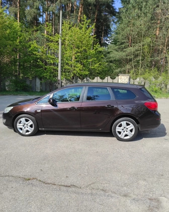 Opel Astra cena 19000 przebieg: 254600, rok produkcji 2011 z Poręba małe 497